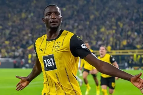 تفوق على هالاند وليفاندوفسكي.. جيراسي يمنح بروسيا دورتموند الأفضلية أمام برشلونة (فيديو)